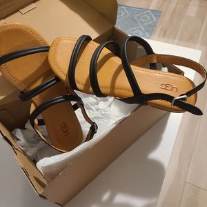 UGG Mytis black Sandals 7